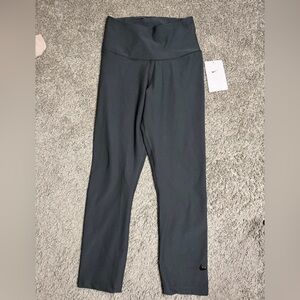Nike Dri-FIT Black Cropped Leggings Women’s Size XS